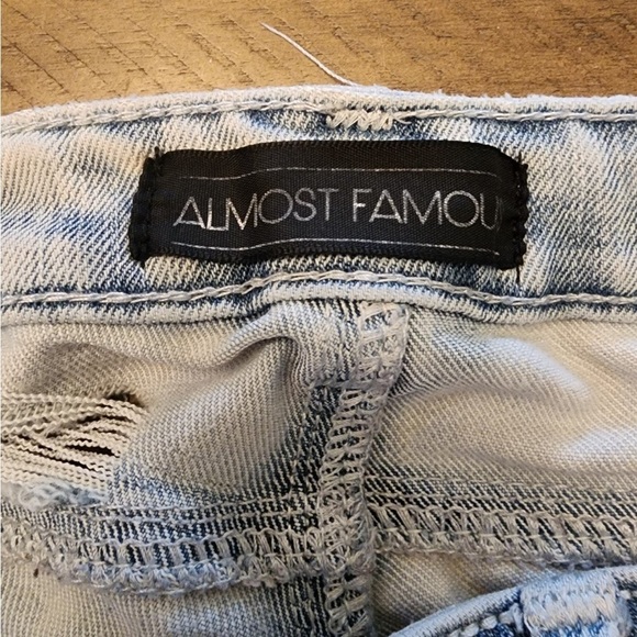 Almost Famous acid wash super distressed skinny jeans size 0 - Picture 3 of 5